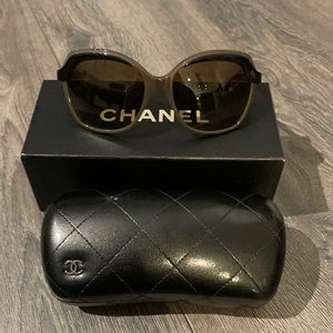 Chanel sunglasses - like new!